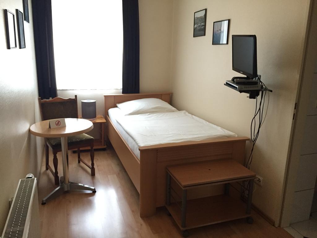 Hotel Restaurant Zagreb Cologne Chambre photo
