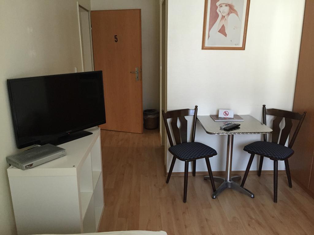 Hotel Restaurant Zagreb Cologne Chambre photo